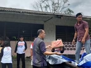 Perokris PLN Salurkan Bantuan bagi Korban Banjir Sentani 