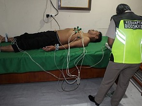 Bid Dokkes Polda Gelar Pemeriksaan Kesehatan Personil Polres Puncak Jaya