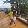 Babinsa Kodim Jayapura Terobos Banjir, Salurkan Bantuan di Kampung Mamberamo