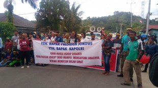 Aliansi Masyarakat Demo Untuk Ganti Uskup Sorong-Manokwari