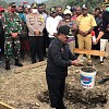 Bupati Puncak Jaya Letakkan Batu Pertama Pembangunan Aula Gidi di Tingginambut 