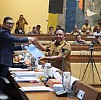Gubernur Waterpauw Serahkan Naskah Akademik Pemekaran PBD Ke Komisi II DPR RI