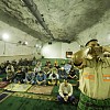 Mengintip Khusyuknya Salat Tarawih di Masjid Terdalam di Bumi