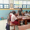 Satgas Pamtas TNI Ajari Siswa SD Nafri Membaca dan Berhitung