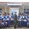 SMP Papua Cerdas di Distrik Serambakon Pegubin Terima Bantuan 100 Alkitab dari Koramil 