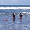 Asyik Berenang, Dua Warga Terseret Ombak di Pantai Holtekamp Jayapura