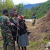 Lama tak Bersua Pasca Konflik, Babinsa Kiwirok Kembali Kunjungi Masyarakat Kampung Apom
