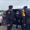Dengan Pengawalan Ketat, Buronan KPK Ricky Ham Pagawak Diterbangkan ke Jakarta