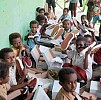 Telkomsel Bagikan Ratusan Pasang Sepatu Hasil Donasi Poin Pelanggan Untuk Pelajar di Papua