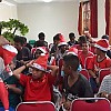 Kodim Mimika dan GBI ‘Family Of God’ Rayakan Natal Bersama Anak Jalanan