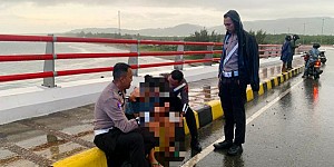 Upaya Bunuh Diri Seorang Wanita di Jayapura Berhasil Digagalkan Polisi Upaya Bunuh Diri Seorang Wanita di Jayapura Berhasil Digagalkan Polisi