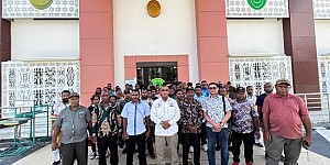 Kantor Hukum Pieter Ell dan Rekan Dampingi Kepala Kampung Yahukimo Serahkan Berkas Alasan PK ke-2 Kantor Hukum Pieter Ell dan Rekan Dampingi Kepala Kampung Yahukimo Serahkan Berkas Alasan PK ke-2