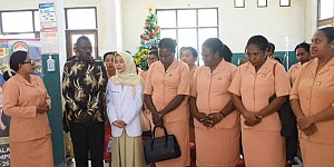 Sambut HUT ke-26 dan Natal, DWP Puncak Jaya Tebar Kasih di RSUD Mulia Sambut HUT ke-26 dan Natal, DWP Puncak Jaya Tebar Kasih di RSUD Mulia