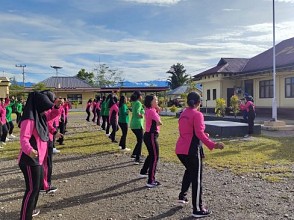 Pererat Silaturahmi, Persit Dan Bhayangkari Yahukimo Olahraga Bersama 