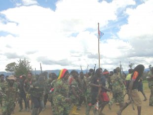 Bendera BK Berkibar, Pilkada Gubernur Batal Warga Sipil Tertembak di Kenyam
