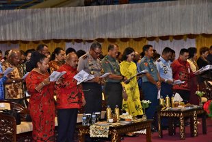 Gubernur Papua: Natal Dengan Sederhana Tidak  Bermewah-Wewah Apa Lagi Merayakan Dengan Minuman Keras
