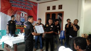 Sebanyak 50 Tim Relawan Bhineka Tunggal Ika For Lukmen Kabupaten Mimika Menerima SK