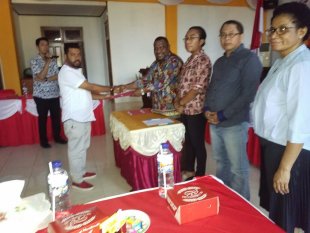 KPU Tetapkan Filip Wamafma dan Abdullah Manaray Untuk Mendaftar Sebagai Calon DPD RI 