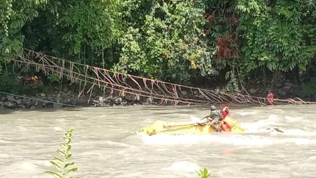 Tali Jembatan Gantung Putus, 4 Anggota TNI-Polri Terjatuh ke Sungai Digoel